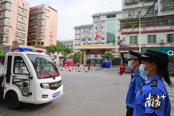 高考第一天，南雄市各部门井井有条地开展各项工作，为考生顺利考试保驾护航。李莹莹 黄未萍 摄