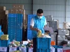 同心抗疫｜为处理好封闭管理区的订单，他一天只睡5个小时