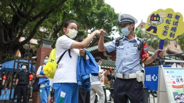 南方视频｜全城撑你！2分钟回顾抗疫高考24小时