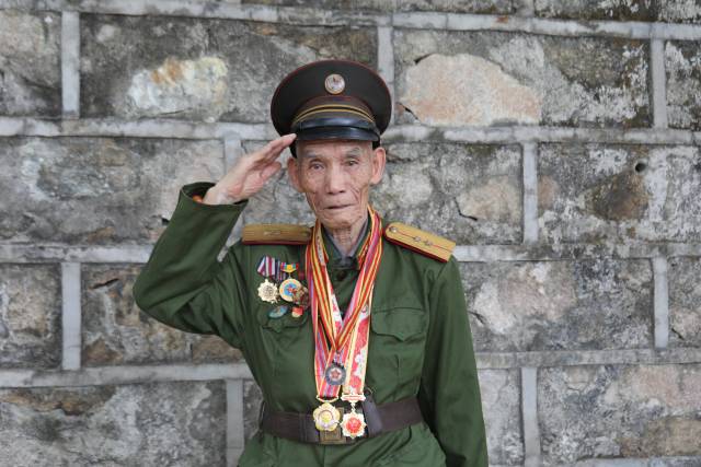 如今，93岁的老战士仍活跃在公益事业一线。