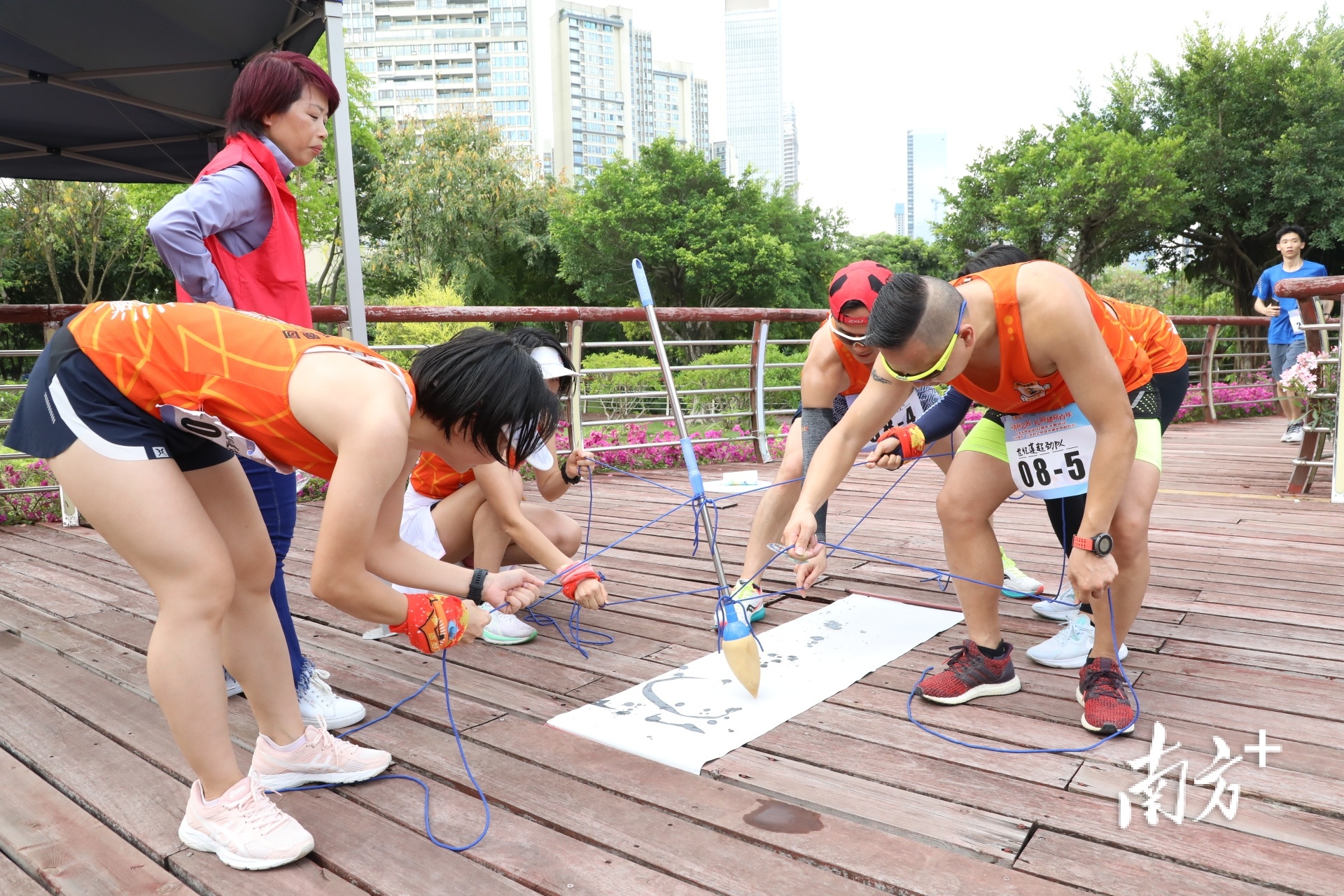 顺德区乐从镇东平社区团委联合社会力量，举行“乡村振兴”三结对之党团共建定向越野赛。共青团佛山市委员会供图