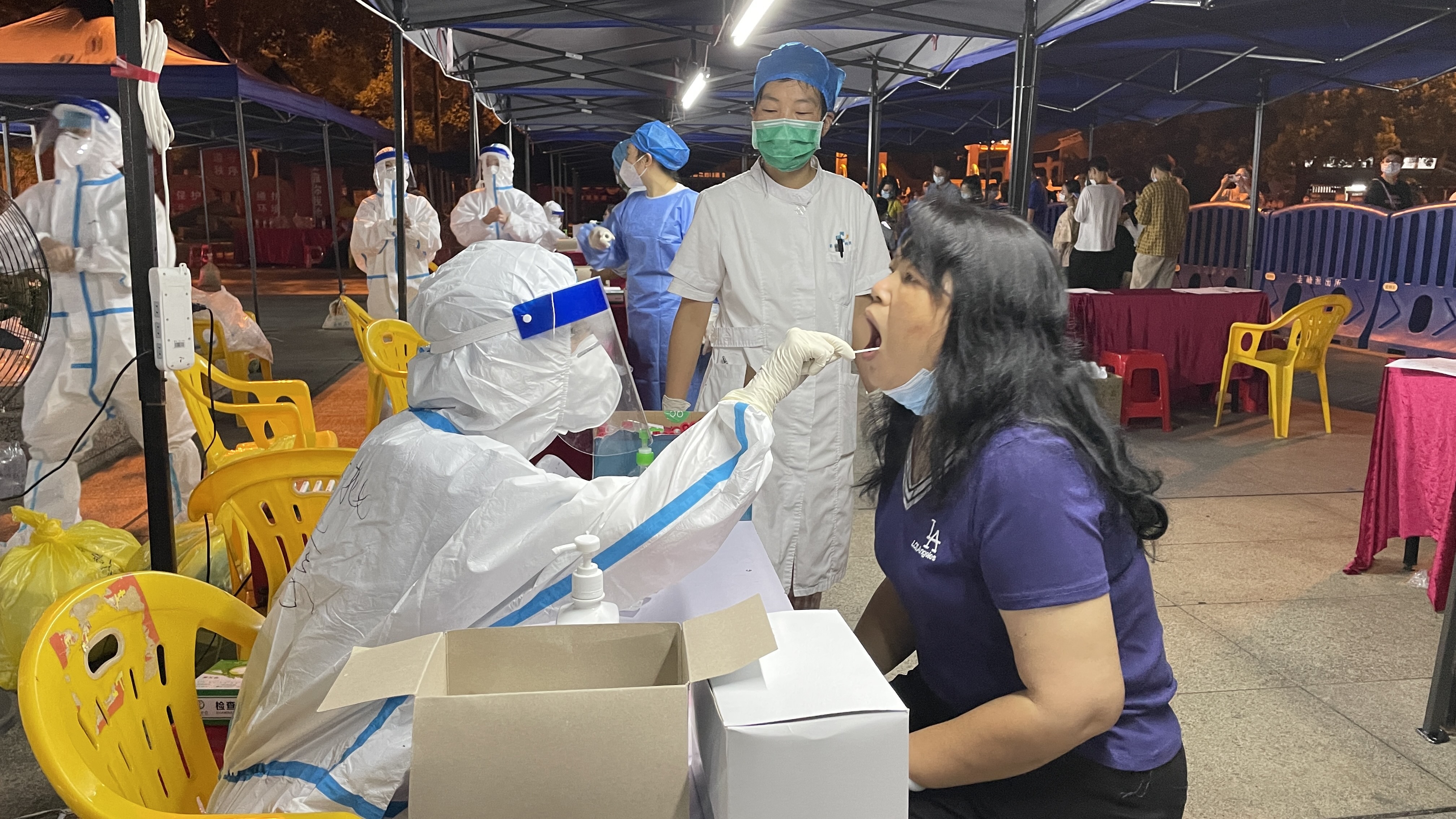  核酸检测现场。