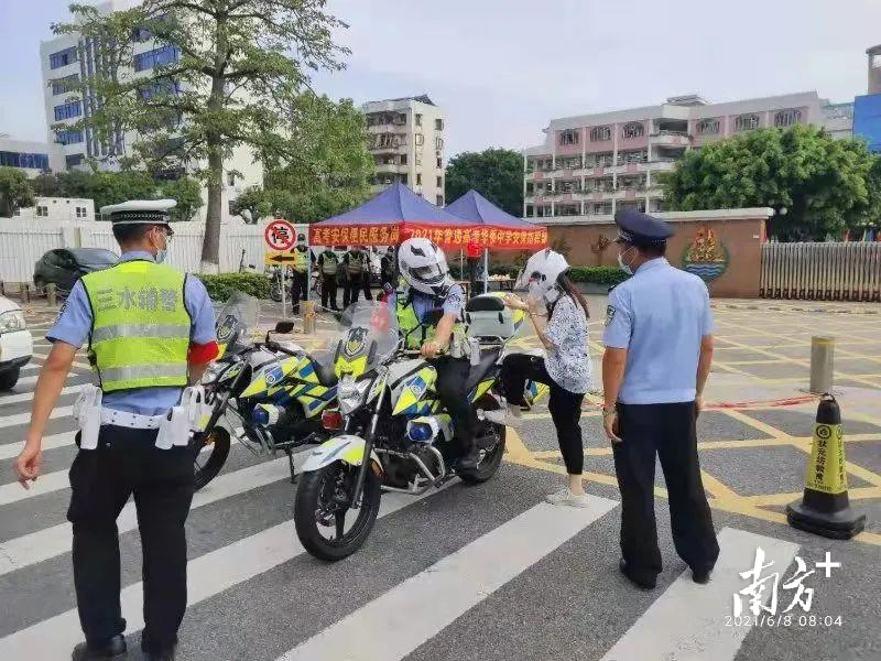 铁骑助考生6分钟取回身份证。通讯员供图