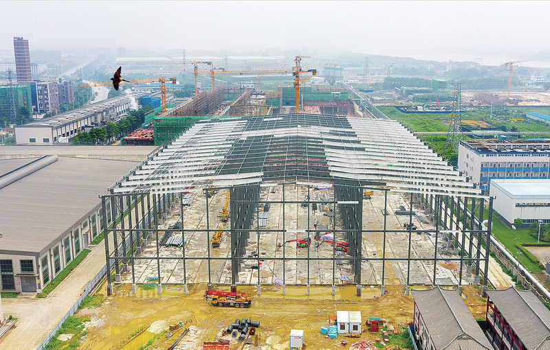 建设中的肇庆高新区山鹰纸业项目基地。梁小明 摄