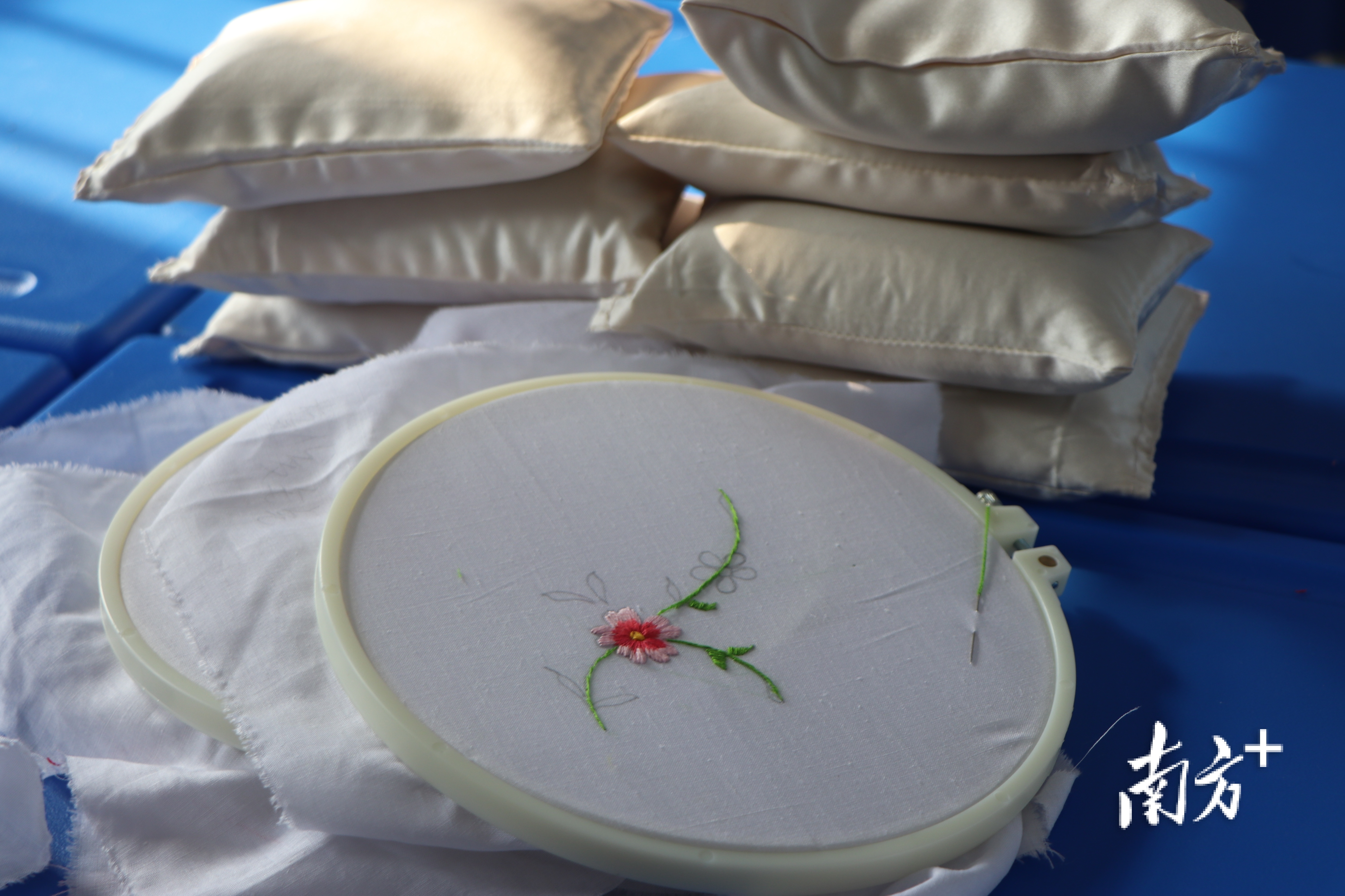 学生的刺绣工具。