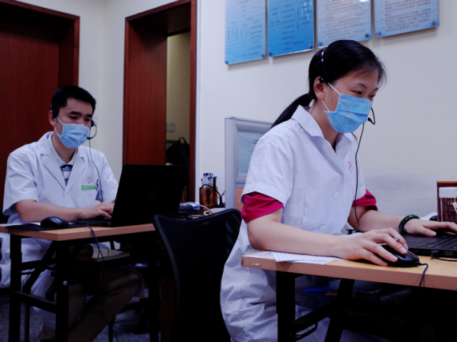 心理热线 | 电波里的“生死时速”，这群“逆行者”很特别