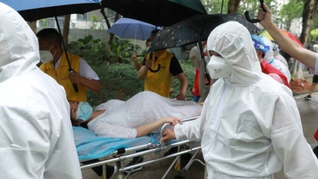 广州黄埔区封控管理小区一孕妈羊水破裂，被紧急送院