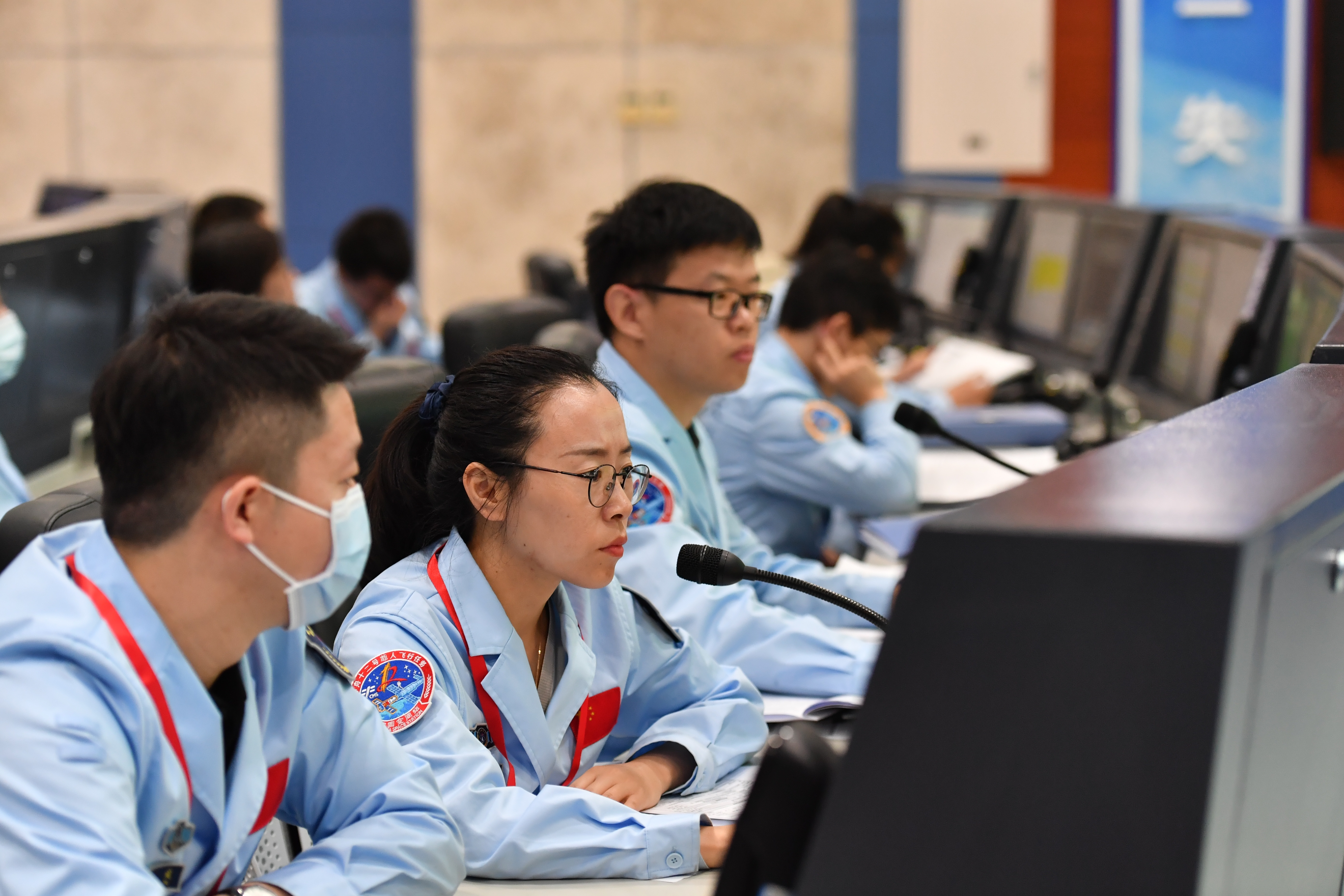 岗位人员在任务现场。 朱舒麟 摄