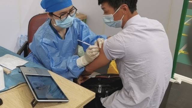在穗台胞点赞大陆疫苗接种同等待遇：“危急时生命受保护，是最大福气”