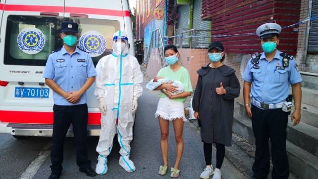 风雨中，有一抹“藏青蓝”，让你感动