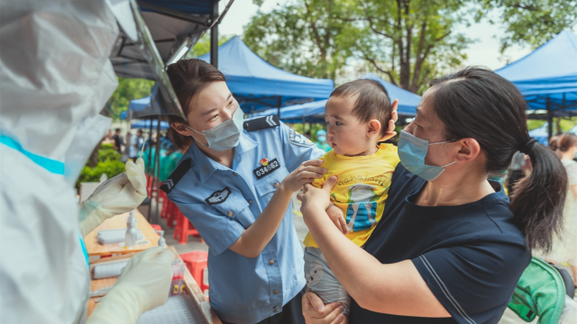 党旗高高飘扬在抗疫一线丨谢谢!可爱的你