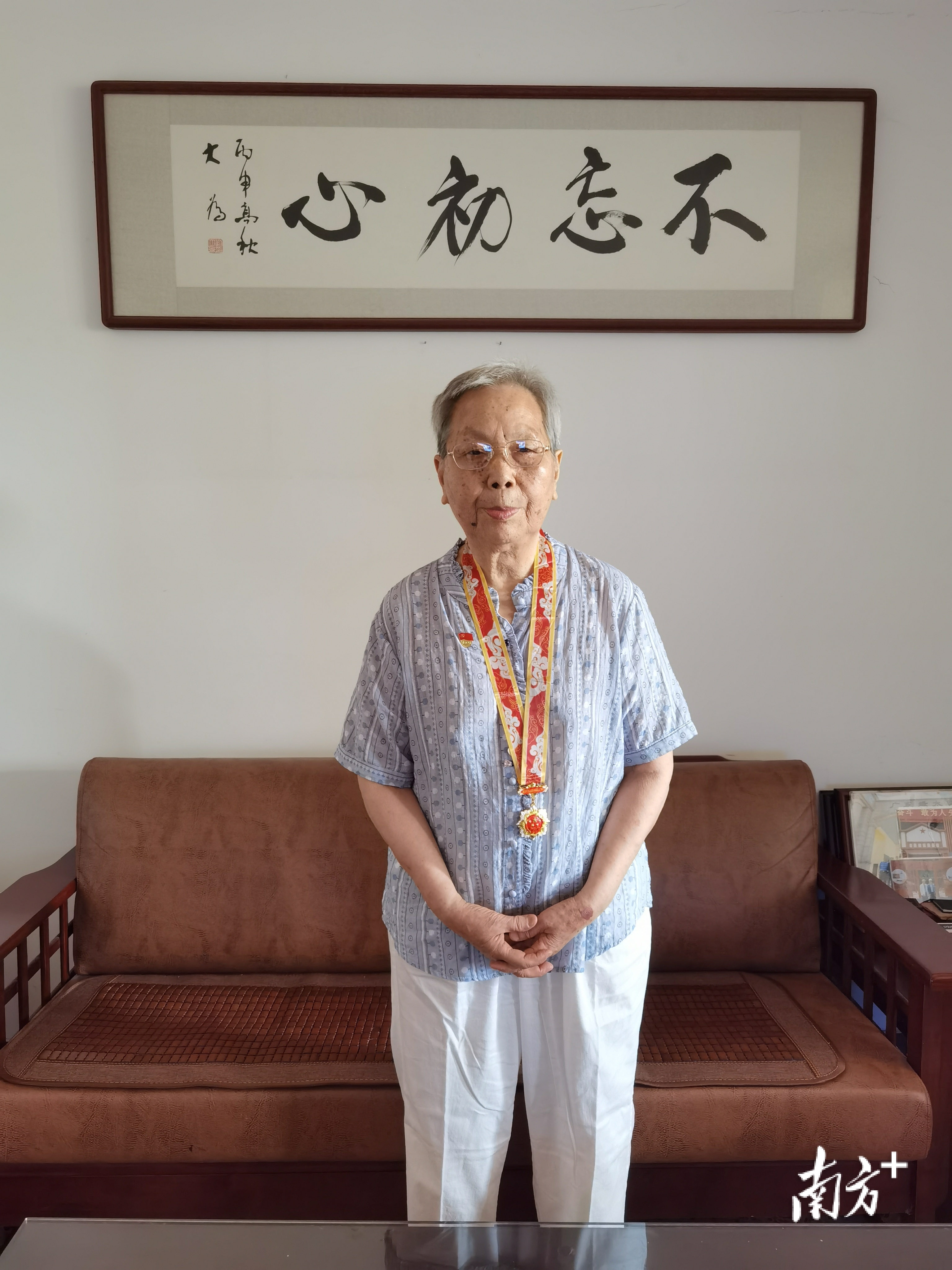 赖英退休后积极投身公益事业。