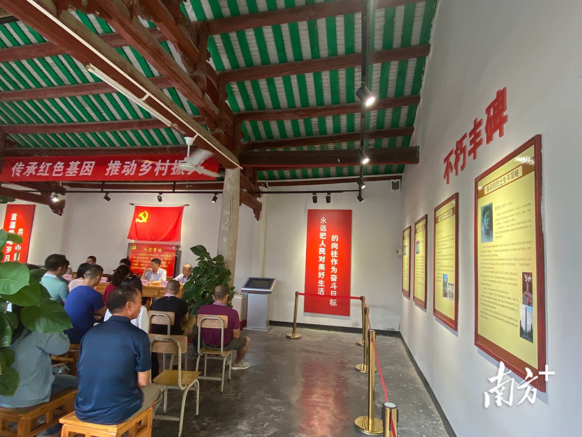 6月24日,湘桥区桥东街道举办“传承红色基因,推动乡村振兴”主题教育活动。