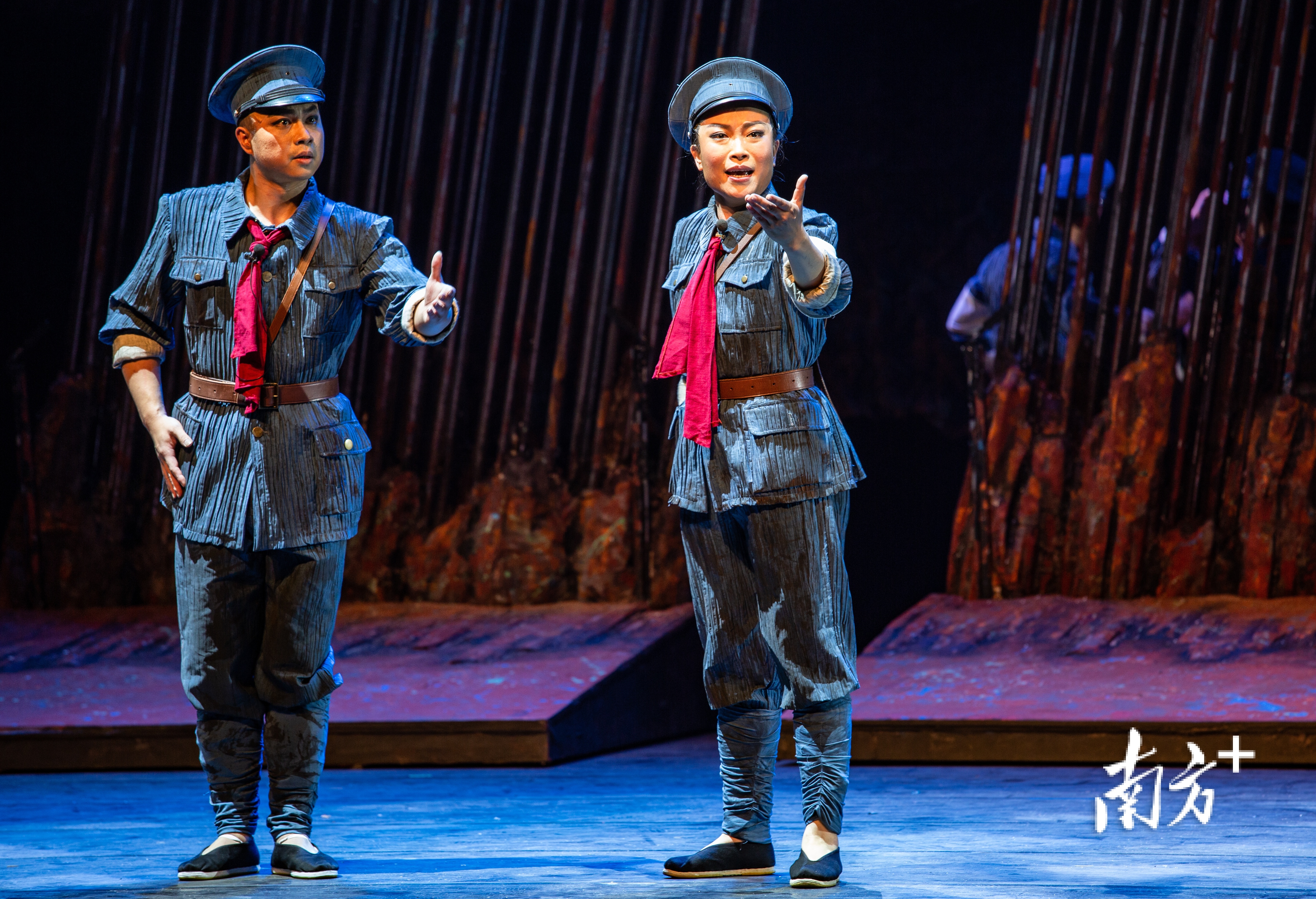 《茂芝·星火》讲述革命战士、潮州儿女金凤与余一刀在相遇、相知的故事。