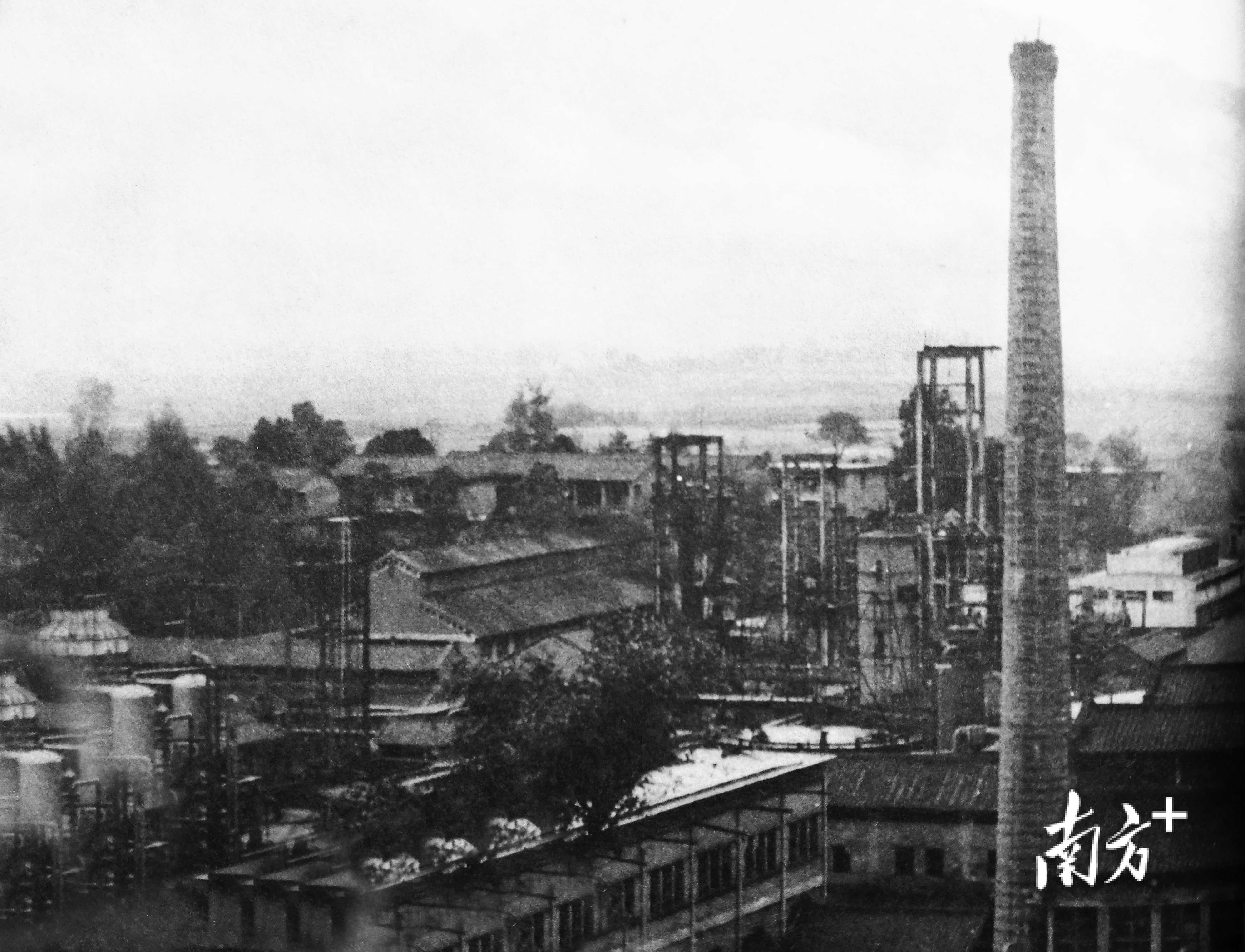 1978年，清远氮肥厂率先试行超计划利润提成奖，在改革开放初期催生出影响全国的“清远经验”。图为原清远氮肥厂。清远市档案馆供图