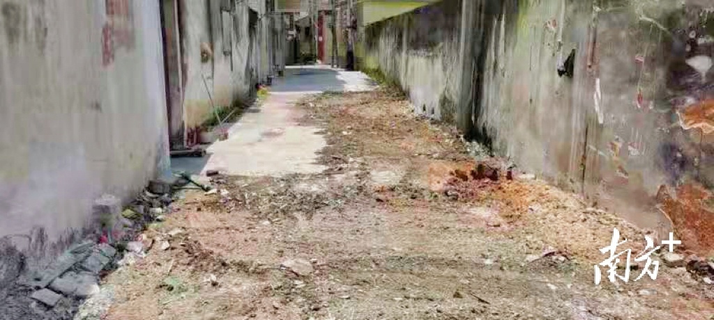 湘桥区领导带领区各职能部门和直联单位同各镇街、村进行农村人居环境综合整治行动。