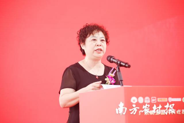 重庆市果品行业协会秘书长赵秀容。