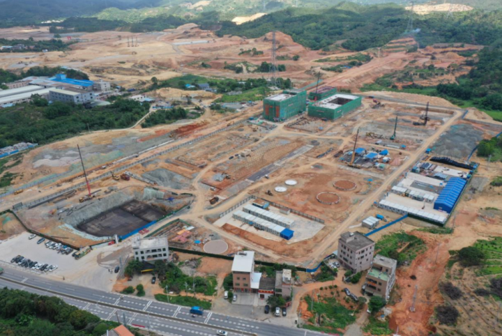 惠州新材料产业园首宗产业项目——宇新轻烃综合利用项目工地。 惠州新材料产业园首宗产业项目——宇新轻烃综合利用项目工地。