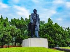 莲花山上的纪念