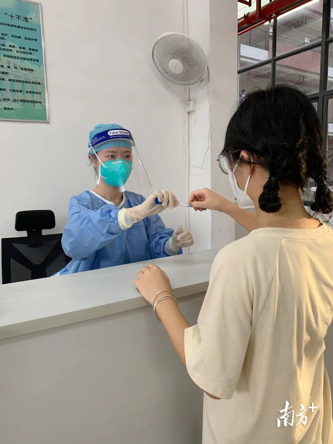 48名派驻广州新华学院（东莞校区）“楼栋医生”今天撤离