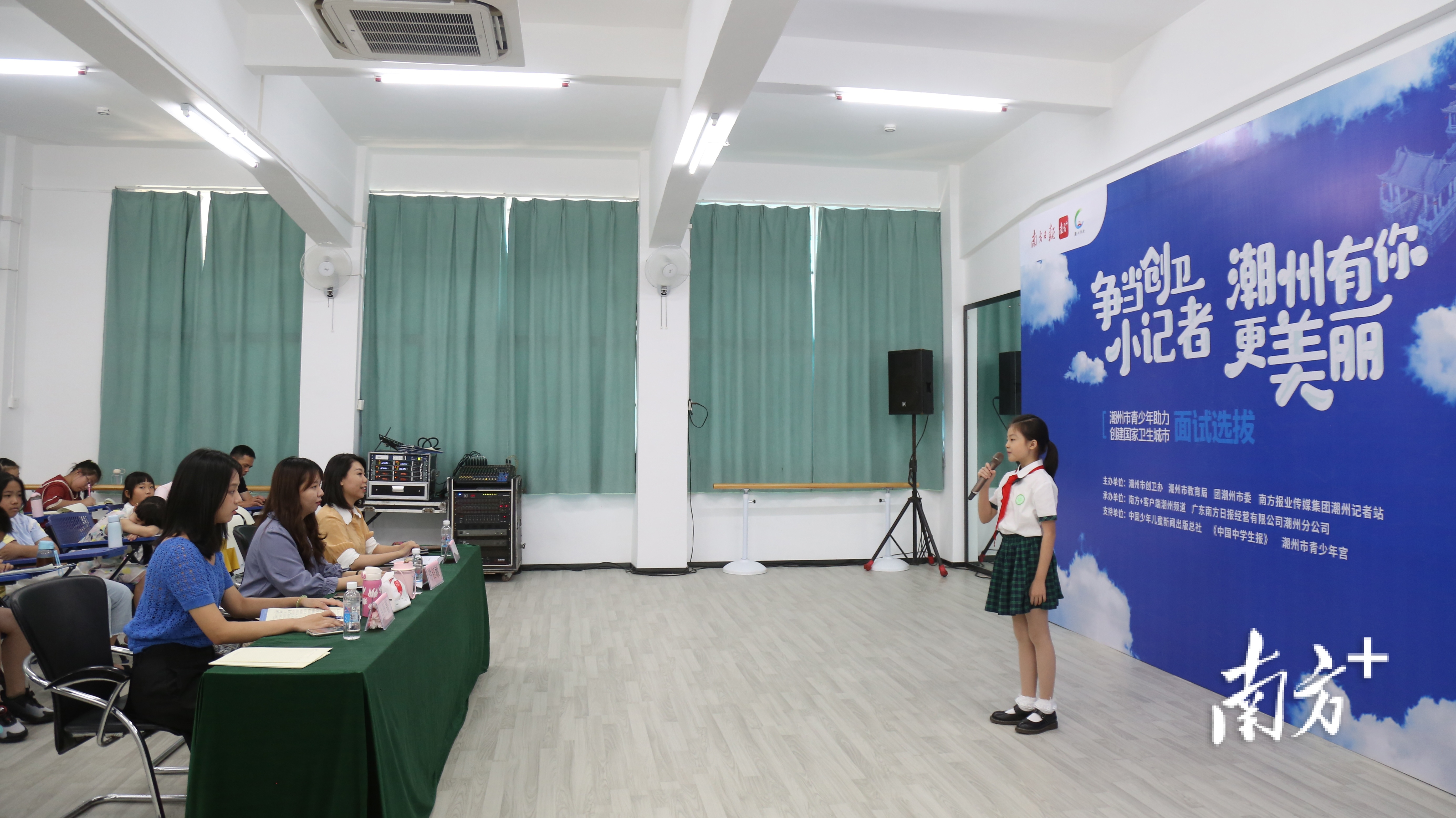 现场,选手们精彩演讲。