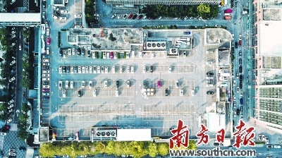 党史学习教育开展以来，东莞新增停车位2.7万个。图为东莞南城街道一楼顶停车场。南方日报记者 孙俊杰 摄