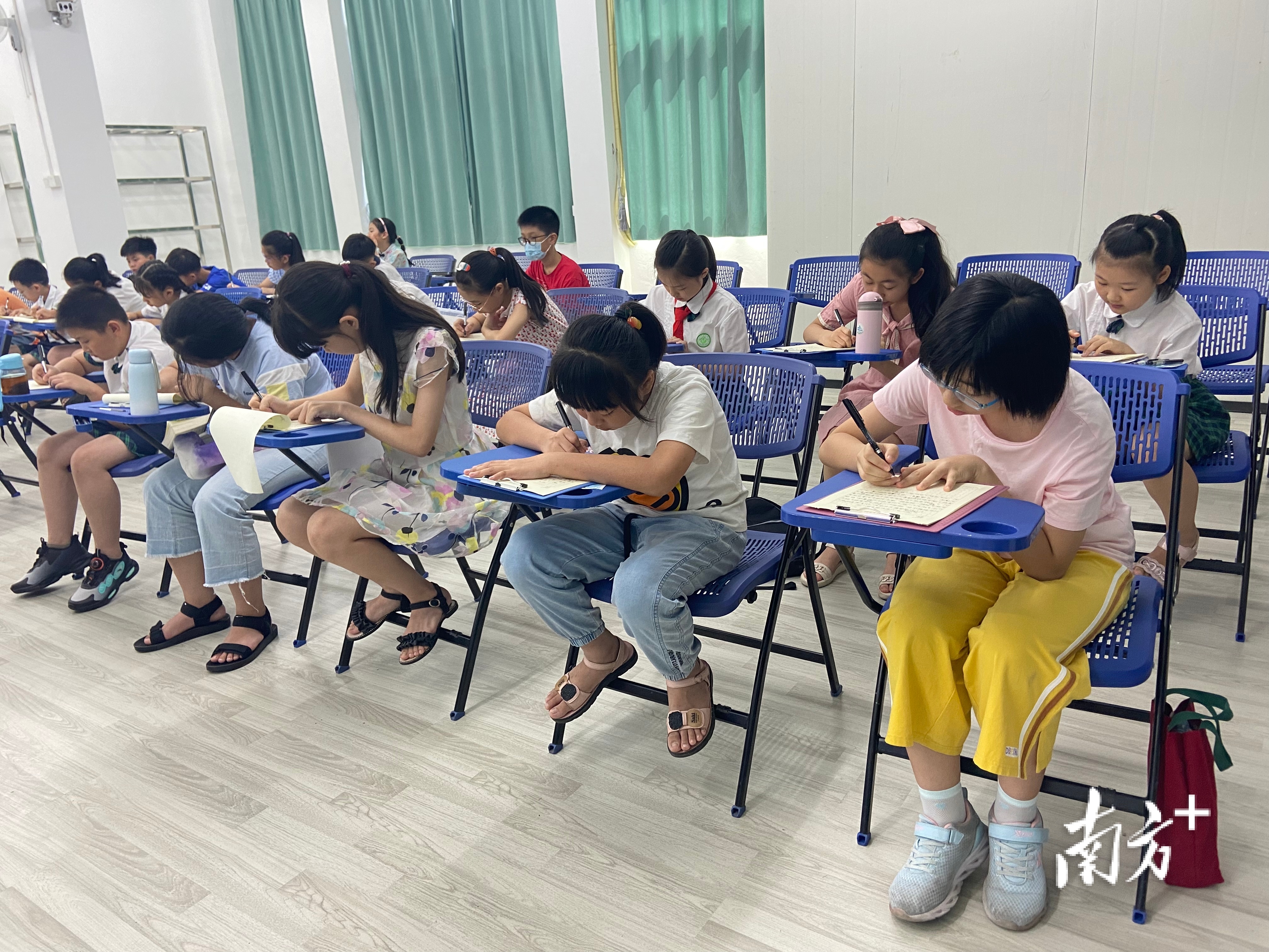 本次选拔比赛通过面试与笔试相结合的形式开展。 本次选拔比赛通过面试与笔试相结合的形式开展。