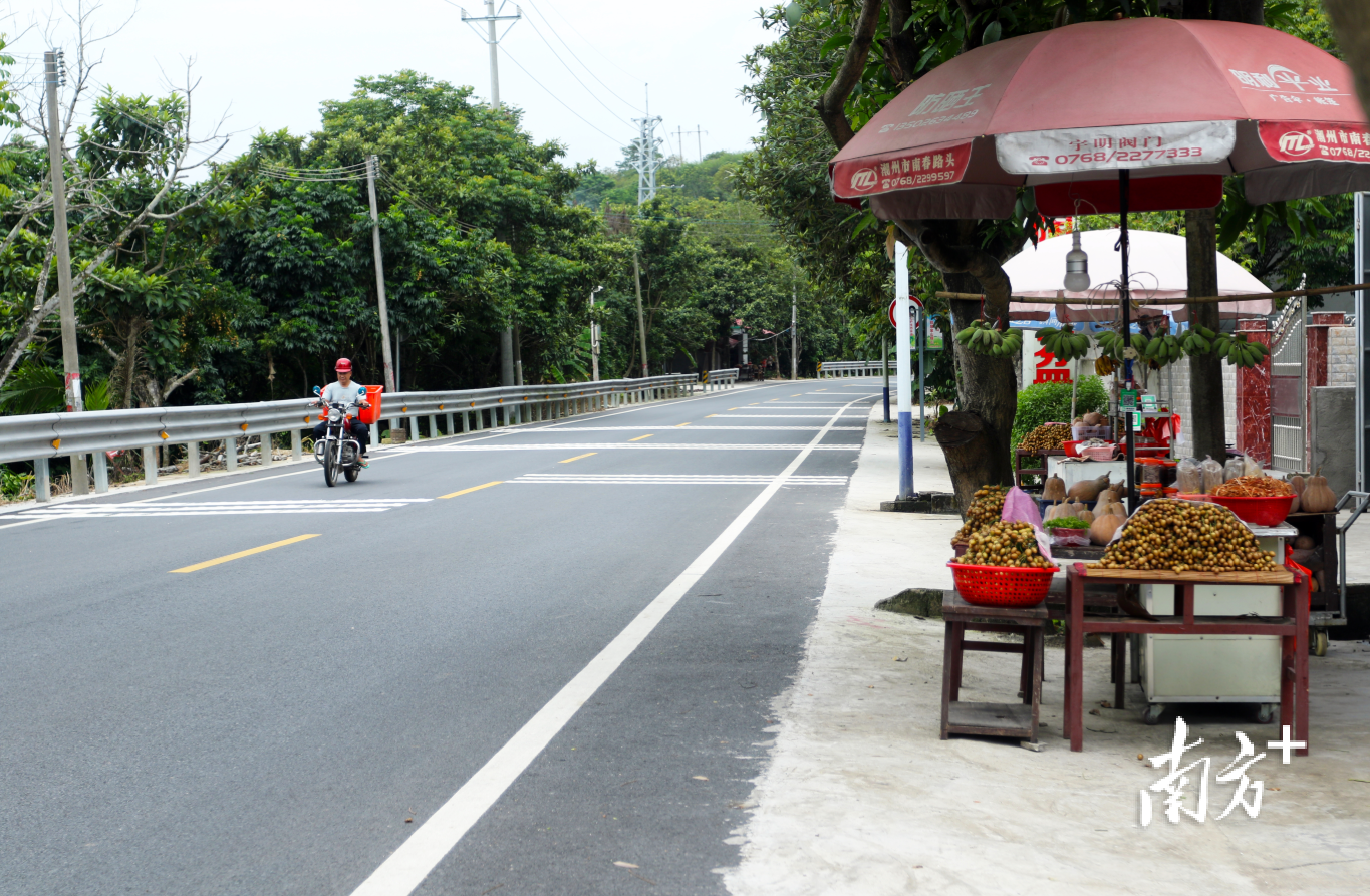 省道S231从石坑村穿过，石坑村将借此打造“石坑村土特产一条街”。黄敏璇 摄