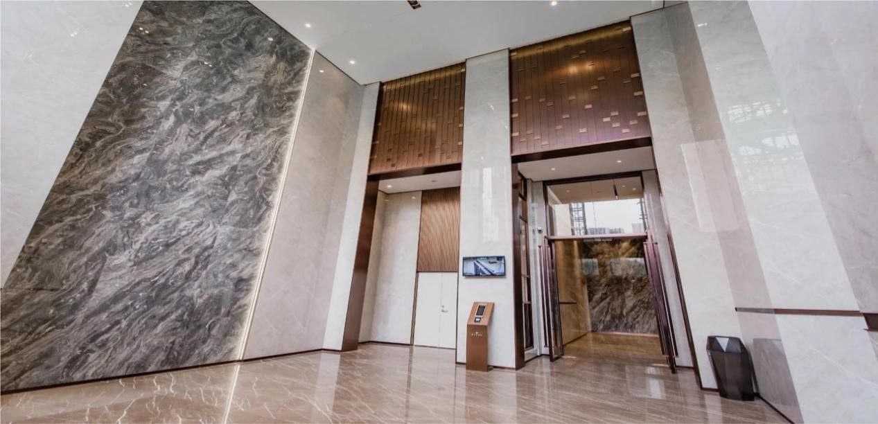 星河云颂府入户大堂实景图。