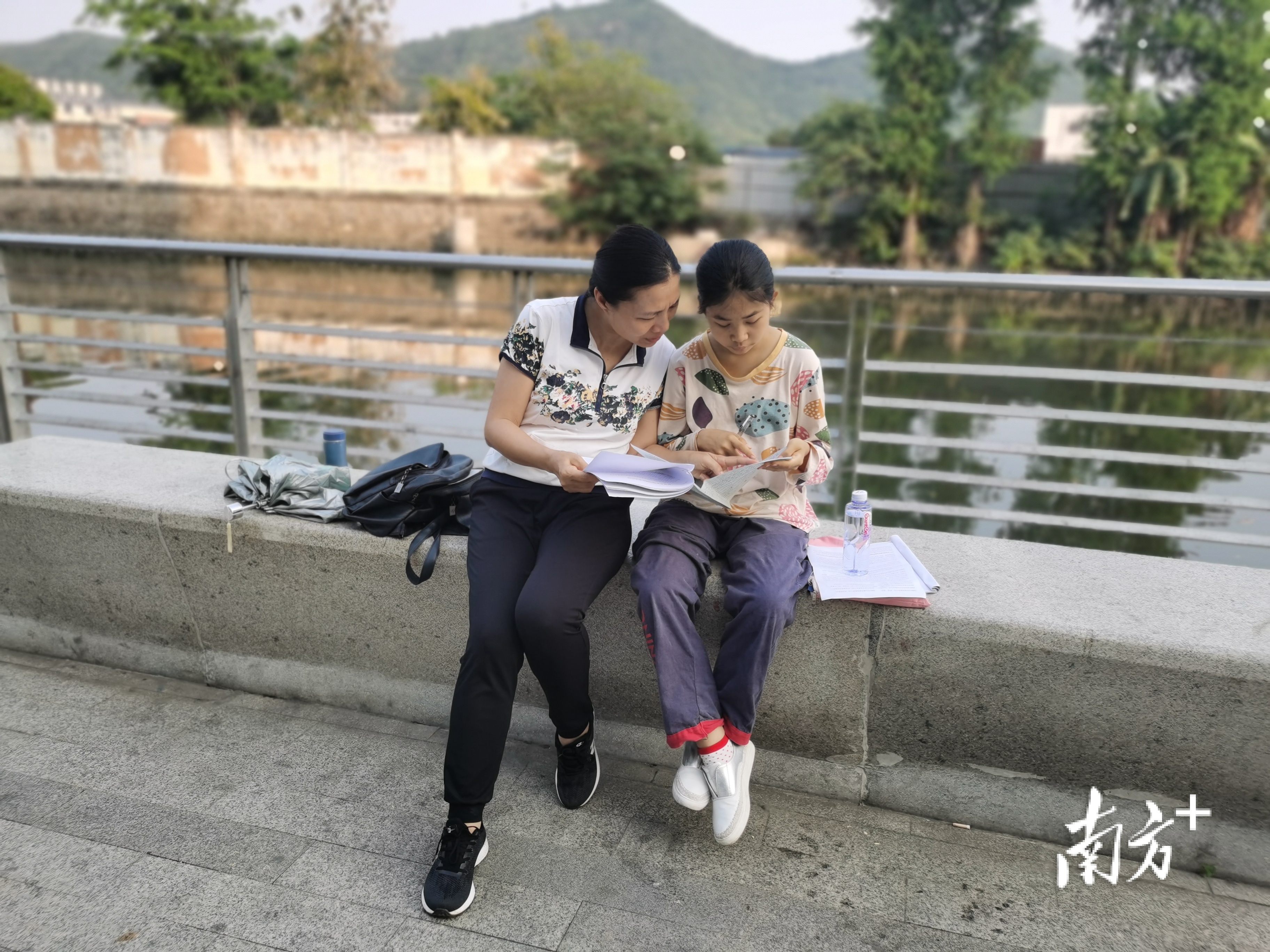 边吸氧边考试顺德梁开中学尿毒症女孩中考拿下608分