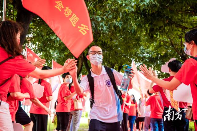 容桂外国语学校在今年中考中展现了强劲的竞争力。