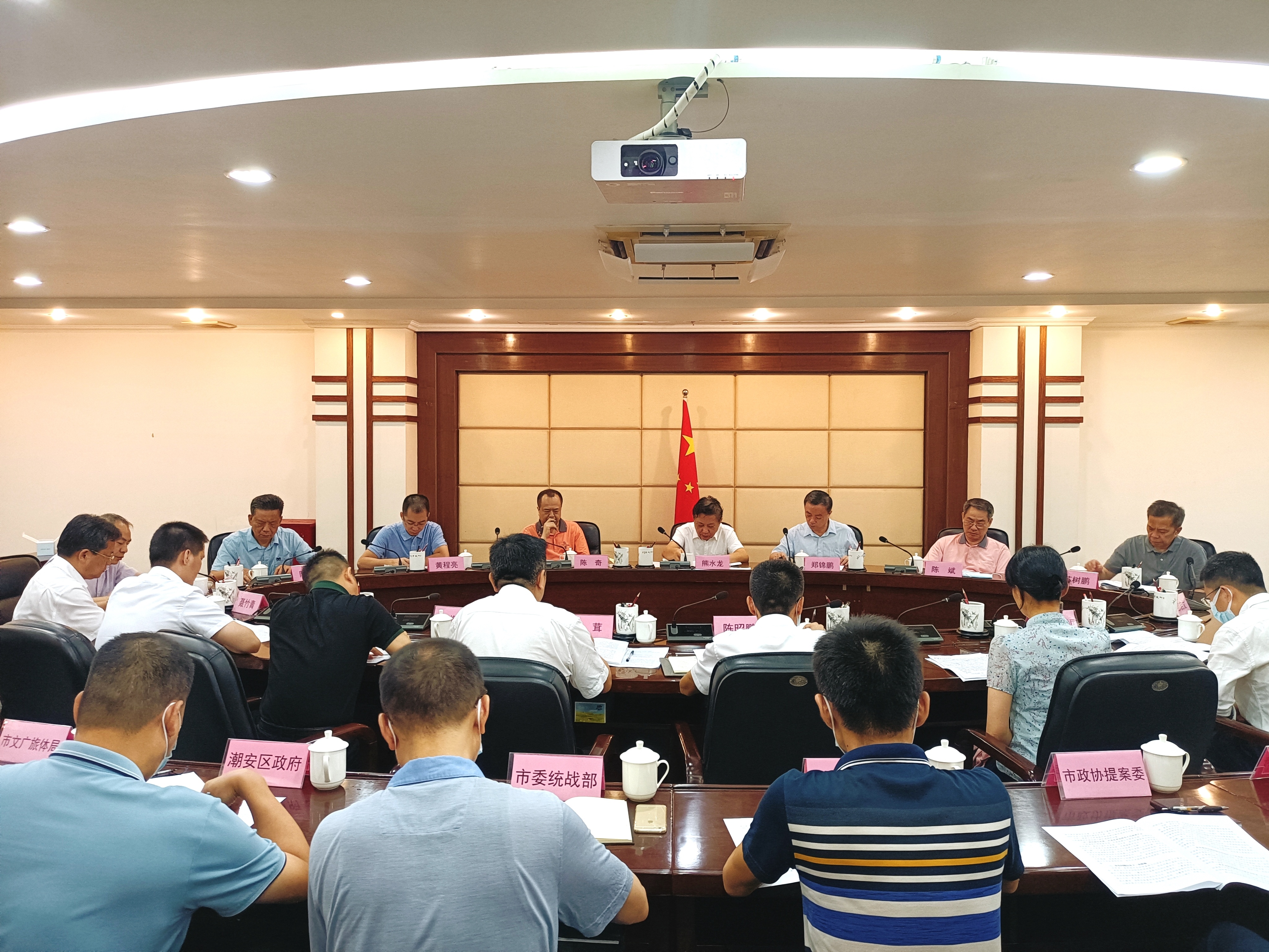7月16日,潮州市召开《关于打造凤凰山畲族“文化特区”的提案》办理情况调研座谈会。 7月16日,潮州市召开《关于打造凤凰山畲族“文化特区”的提案》办理情况调研座谈会。