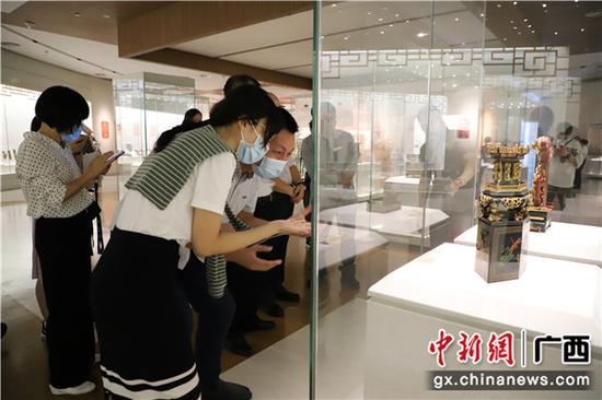 观众观展。黄源 供图