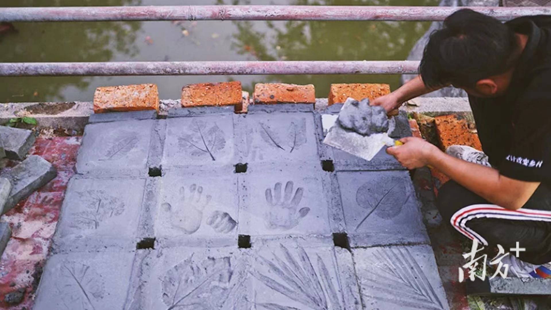 吴本发的同事正在进行24小时改造庭院工程。受访者供图