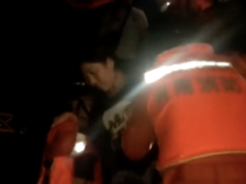 南方视频｜郑州消防成功转移被困大巴车31名乘客，救援现场水位达2.8米