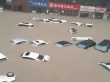 市民眼中暴雨下的郑州：大雨像一盆盆水往下倒