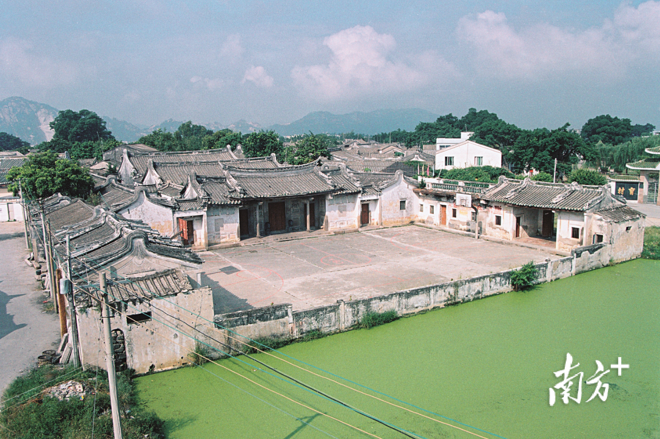 潮安彩塘佑杰公祠有潮汕民居经典的前埕后厝.蔡海松 摄