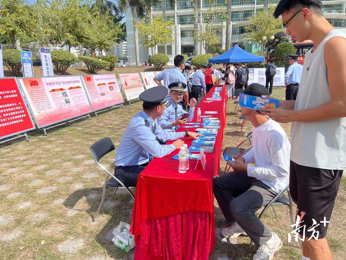 潮州市公安局进韩师开展预防电信网络诈骗活动。受访单位供图