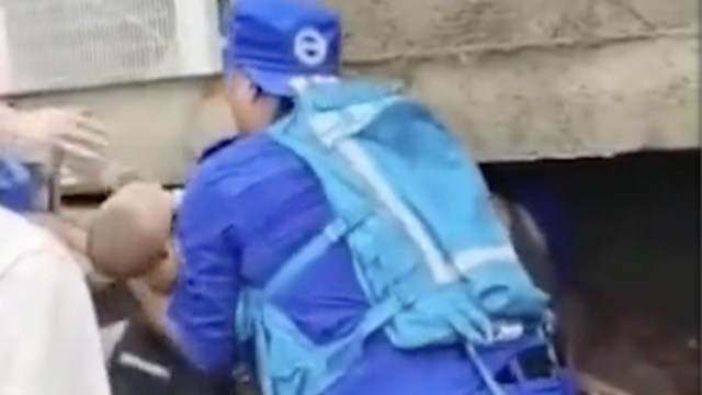 南方拍客|河南三个月大婴儿被埋废墟一天一夜获救