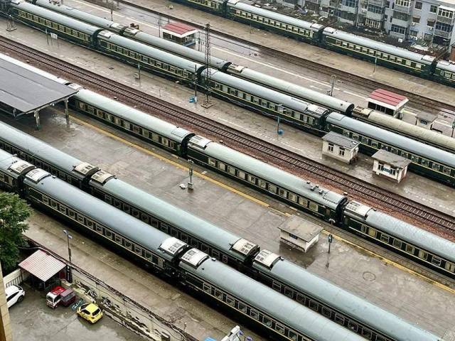 暴雨中的牵挂：儿子困在K599上，先滞郑州再停新乡