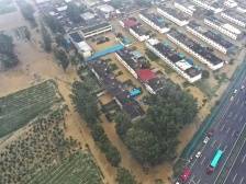 郑州市防汛应急响应降至Ⅳ级，应急救援队伍紧急增援河南新乡