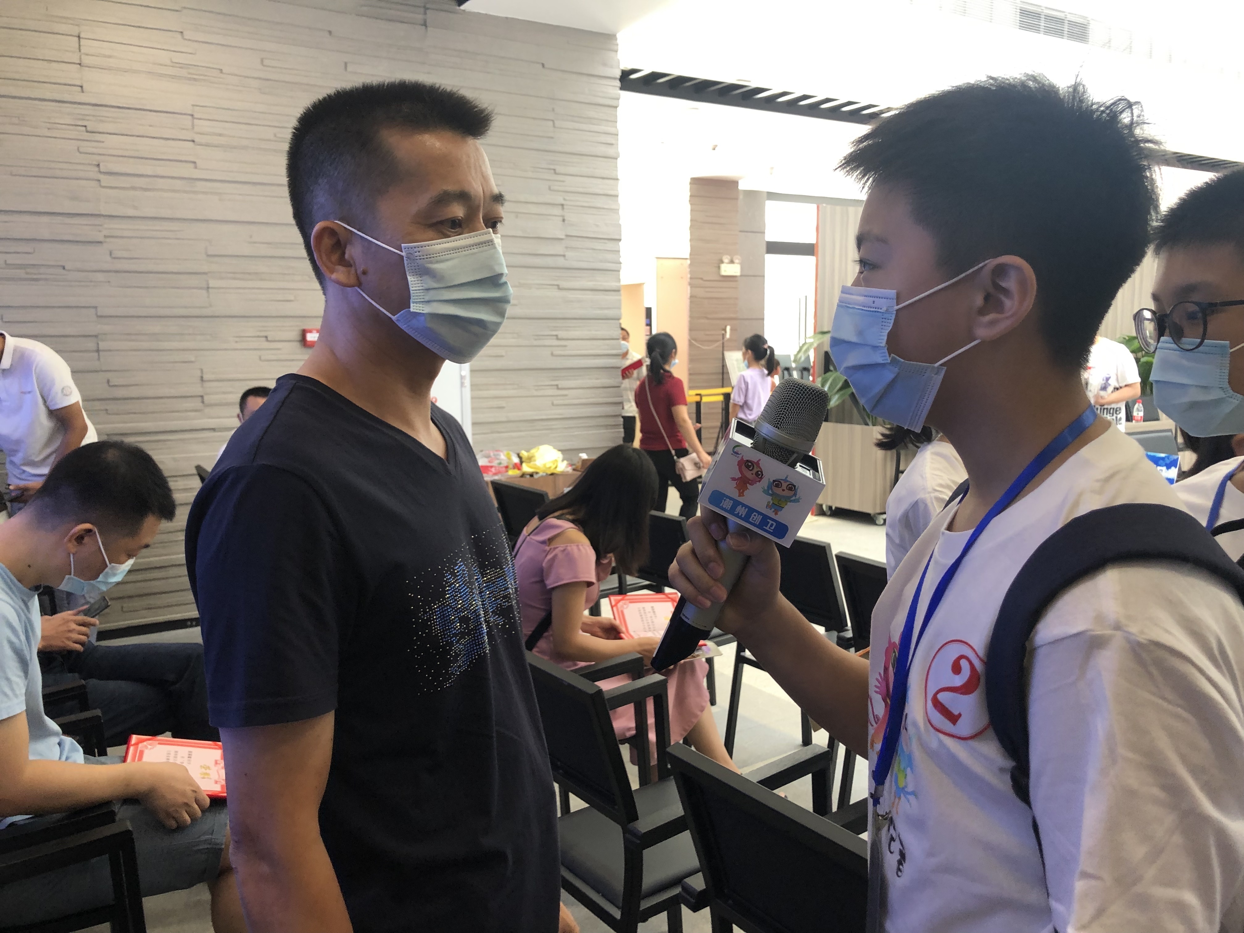 小记者体验采访。