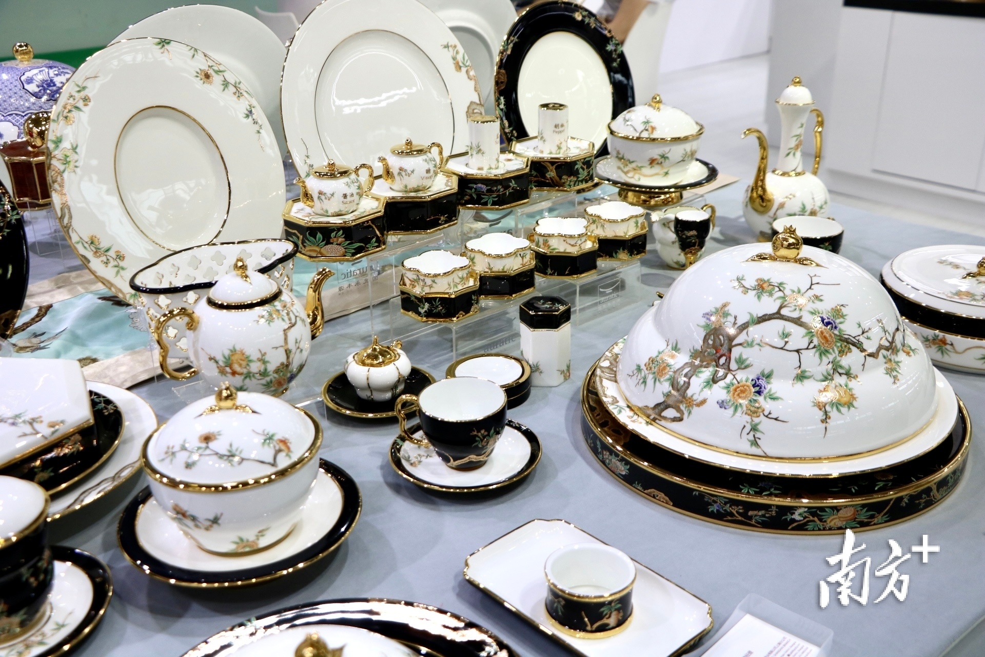 精致潮州陶瓷用品。