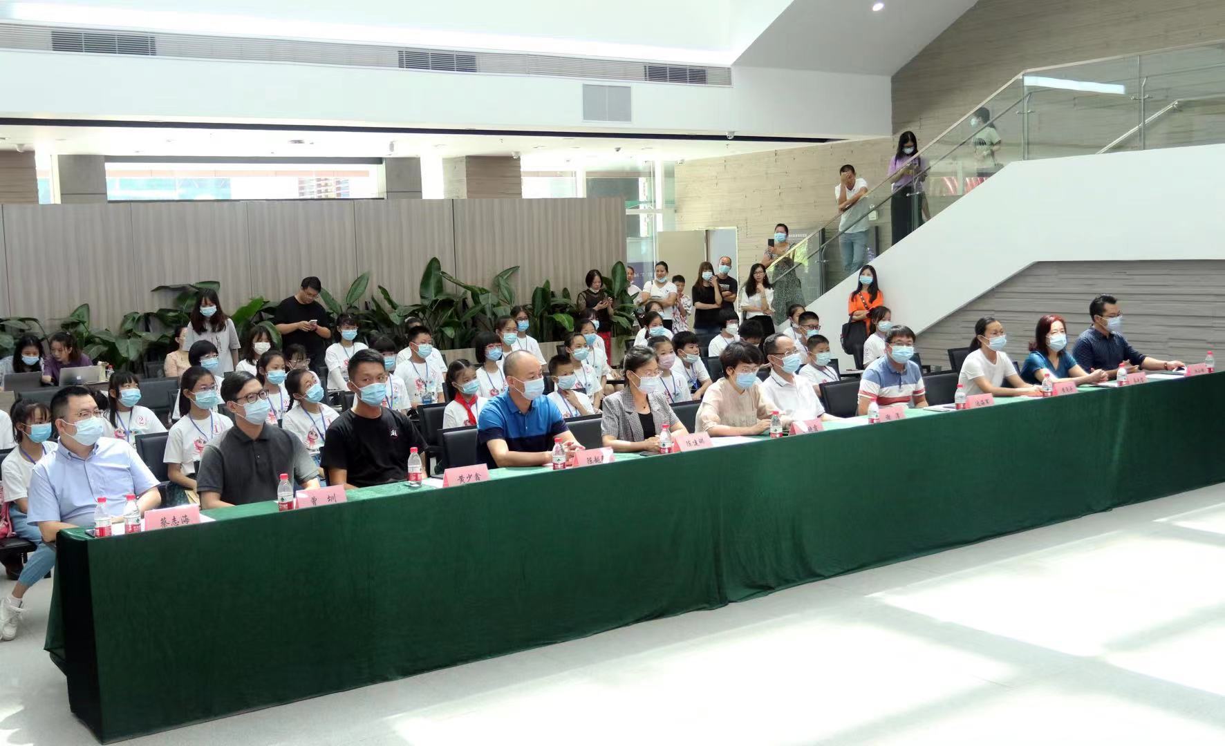 潮州举行创卫小记者授证暨创卫吉祥物发布仪式。 潮州举行创卫小记者授证暨创卫吉祥物发布仪式。