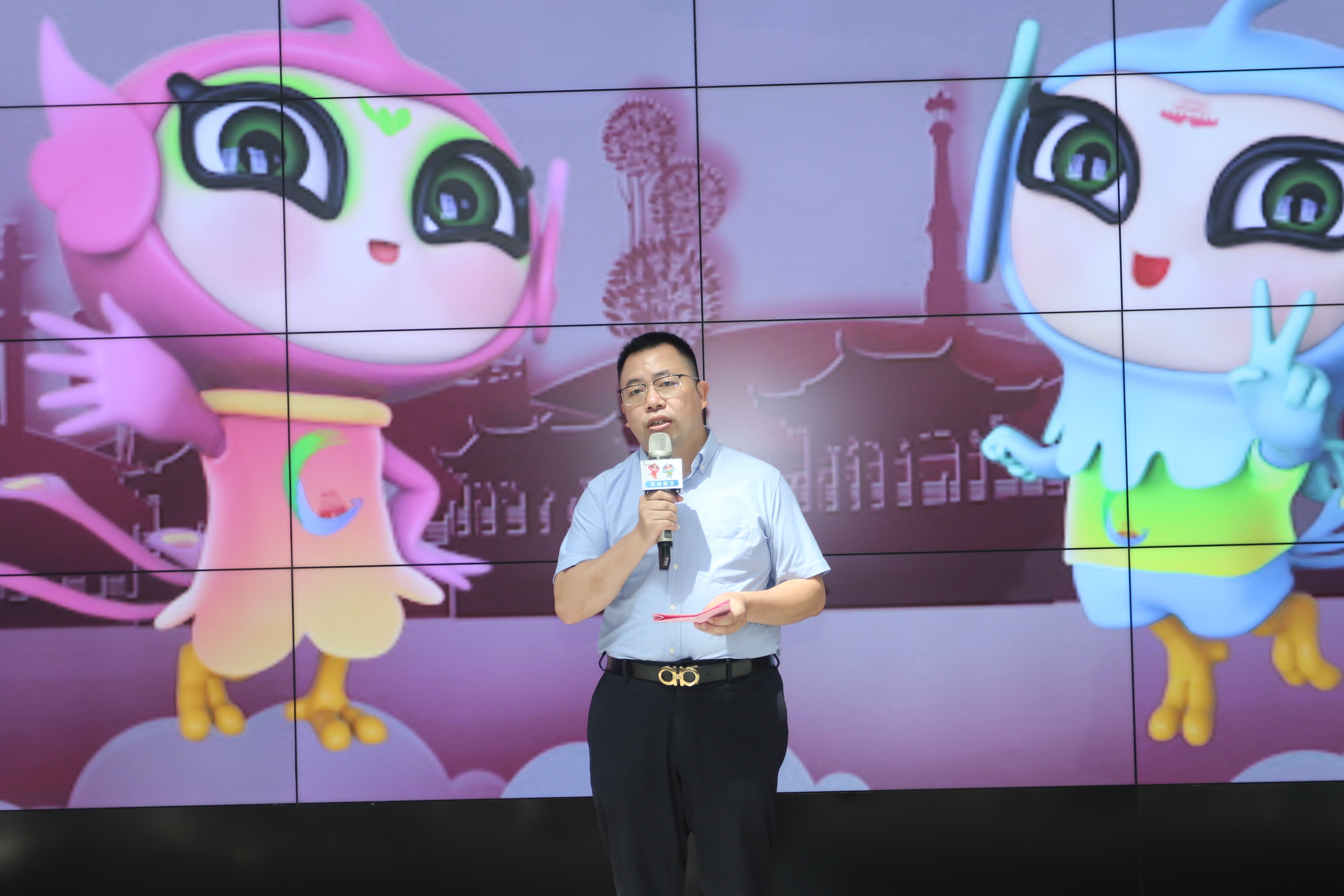 现场发布潮州创卫吉祥物。