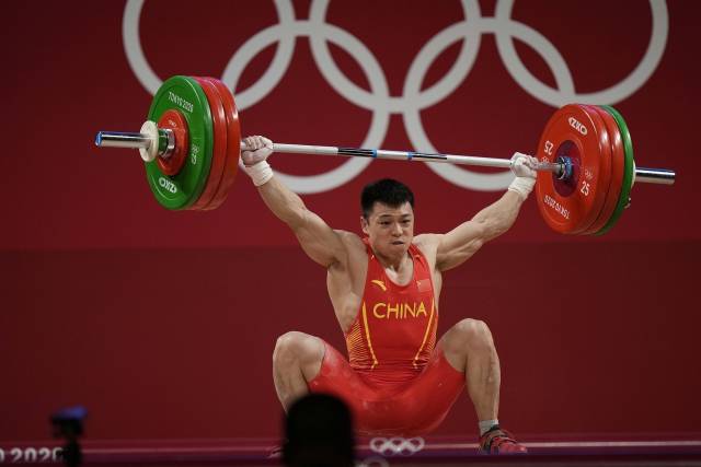 谌利军抓举两次试举没有成功