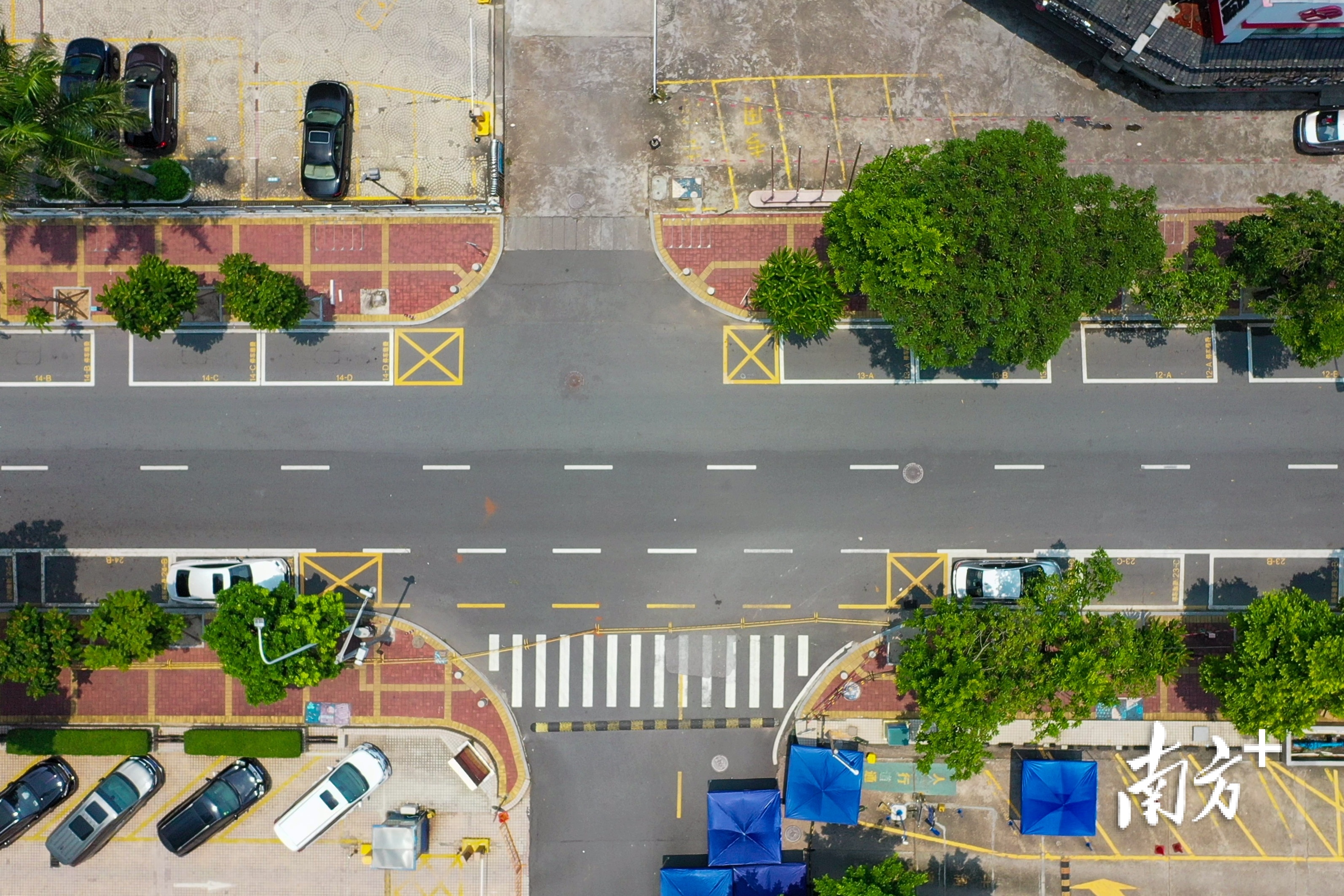 吉大路实行交通管制。 吉大路实行交通管制。