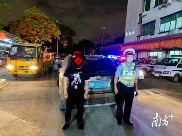 刑拘 看到查酒驾 男子竟掉头逆行撞伤交警后逃跑 南方plus 南方 刑拘 看到查酒驾 男子竟掉头逆行撞伤交警后逃跑 南方plus 南方
