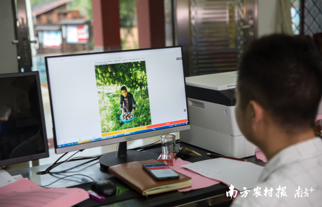 赵钮弟积极探索利用互联网来带动当地乡村及产业发展。