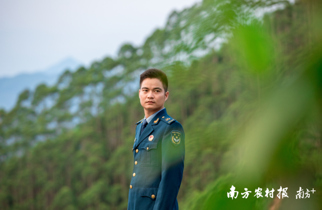 肇庆市怀集县山奢村党支部书记、村委会主任赵钮弟。